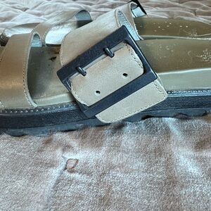 Sorel green strap sandals